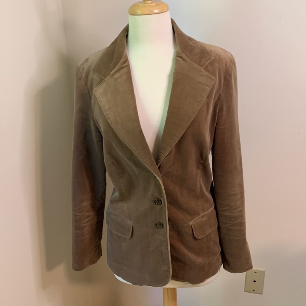 Vintage mid 70s velvet blazer in tan/ brown size 8 Brooks additions.